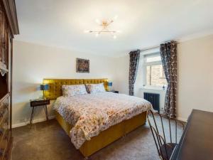 a bedroom with a bed and a window at Victoria Cottage in Barnard Castle