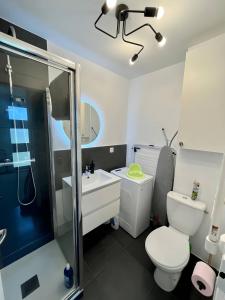 Kylpyhuone majoituspaikassa Terracotta - 5 pers - hyper centre - Rêve au Mans