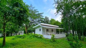 Zahrada ubytování The Golden View Resort สวนผึ้ง