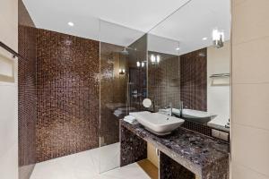 a bathroom with a sink and a mirror at Limehome Vienna Roßauer Lände in Vienna