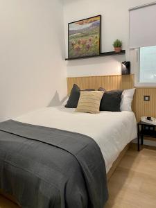a bedroom with a large bed with at Auditorio/Bernabéu Apartment2 in Madrid