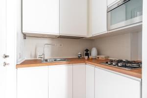 A kitchen or kitchenette at Milan Stay - Alzaia Naviglio Grande