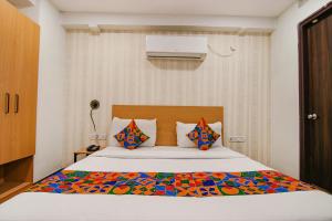 Postel nebo postele na pokoji v ubytování FabHotel Moro Rohini Sector 11