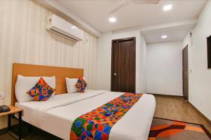 Postel nebo postele na pokoji v ubytování FabHotel Moro Rohini Sector 11