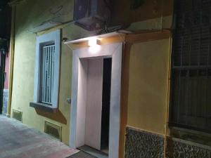 a hallway with a light on the side of a building at Soggiorno tra storia e design la Domus in Ercolano