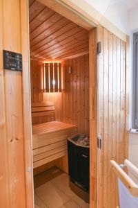 a wooden sauna with a trash can in it at Ostsee - Ferienhaus Nr 57 "360 Grad & Meer" im Strand Resort in Heiligenhafen