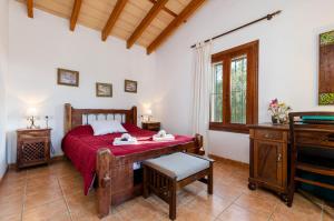 Postel nebo postele na pokoji v ubytování YourHouse Ermita Villa + 34 fotografií