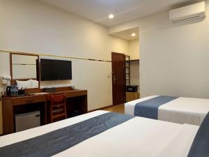 Ліжко або ліжка в номері Nimith Hotel & Restaurant
