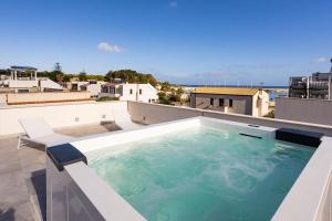 Hồ bơi trong/gần Luxury Villa S Vito Lo capo