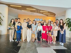 a group of people posing for a picture in a lobby at FLC Sea Tower Quy Nhơn view biển, nhiều hạng phòng, Bồn Tắm, Hồ Bơi có phí in Quy Nhon