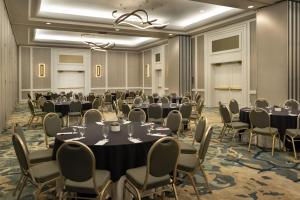 a ballroom with tables and chairs and a room with tables and chairsktop at San Diego Marriott La Jolla in San Diego