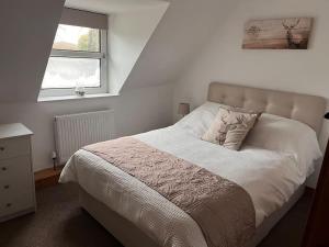 a bedroom with a bed and a window at The Paddocks in Moulton Chapel