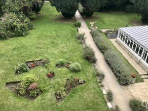 Een tuin van Purbeck House Hotel & Louisa Lodge