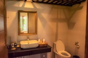 Koupelna v ubytování Victoria Cliff Hotel & Resort, Kawthaung + 37 fotografií