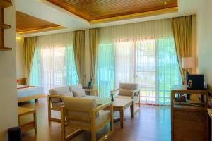 TV a/nebo společenská místnost v ubytování Victoria Cliff Hotel & Resort, Kawthaung