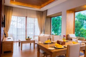 Posezení v ubytování Victoria Cliff Hotel & Resort, Kawthaung