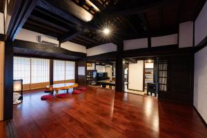 Fotografie z fotogalerie ubytování 1日1組限定!一棟貸し古民家 l Ginryotei 吟漁亭 v destinaci Matsuzaki