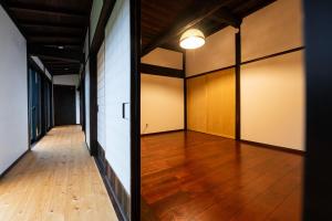 Fotografie z fotogalerie ubytování 1日1組限定!一棟貸し古民家 l Ginryotei 吟漁亭 v destinaci Matsuzaki