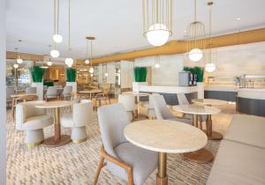 Restoran või mõni muu söögikoht majutusasutuses Radisson Hotel Saint Denis, La Reunion