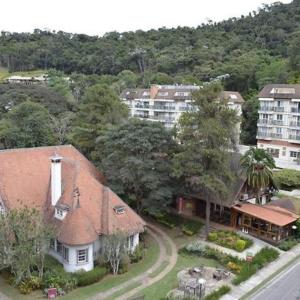 an aerial view of a house and a building at Granja Brasil - Itaipava in Petrópolis