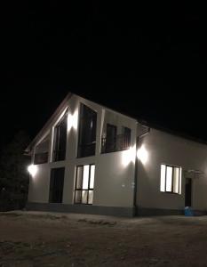 Budova, kde se apartmán nachází + 3 fotografie