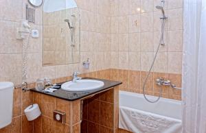 Koupelna v ubytování Fried Kastély Hotel Simontornya