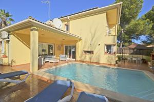 Πισίνα στο ή κοντά στο Villa Prestige