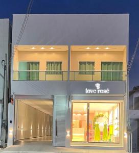a store front with a love rock sign on a building at Residencial Rosê - flats mobiliados in Ubajara