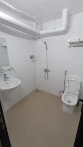 Koupelna v ubytování LUCKY HOTEL LIEN PHUONG
