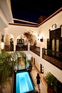 Bazén v ubytování Riad Dar Amanza en exclusivité avec 4 chambres au coeur de la médina nebo v jeho okolí + 34 fotografií