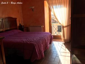 Postel nebo postele na pokoji v ubytování Albergo Diffuso Locanda Specchio Di Diana + 37 fotografií
