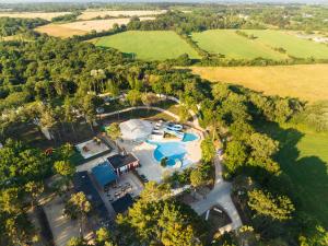 an aerial view of a mansion with a swimming pool at Prendre Un Bol D'air a Piriac sur Mer in Piriac-sur-Mer