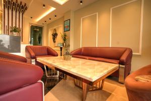 A seating area at Rj Hotel - Managed by Atithi House