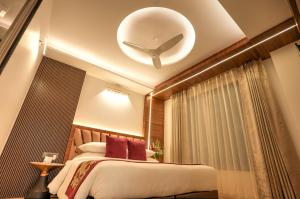 A bed or beds in a room at Rj Hotel - Managed by Atithi House