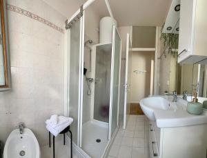 a bathroom with a shower and a sink at Casa TOÈ in Conegliano