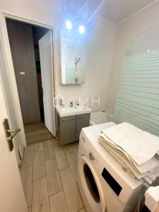 Et badeværelse på Modern Porte de Versailles Flat - Expo Next Door