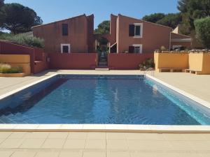 Bazén v ubytovaní Villa Climatisée avec Piscine, Parking Privé, Proche Plage - 6 Pers. - FR-1-607-151 alebo v jeho blízkosti