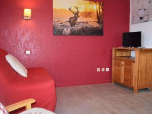 Televízia a/alebo spoločenská miestnosť v ubytovaní Studio Cabine avec Balcon, Fontaine-Romeu - Parking Inclus - FR-1-580-88