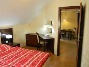 Un pat sau paturi într-o cameră la Vila Silva Marija Apartments