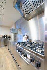A kitchen or kitchenette at Gîte DDS