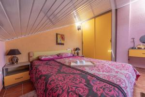 Postel nebo postele na pokoji v ubytování Venus Holiday House with Pool + 37 fotografií