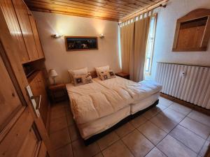 a bedroom with a bed with pillows on it at Appartement 5/6 Pers centre Carroz (ARB 40) in Les Carroz d'Araches