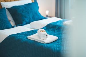a towel sitting on top of a bed at FiNEST Design Stuttgart Airport Messe in Ostfildern +15 photos