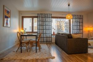 Posezení v ubytování Arctic City Base: 2-room Cozy Apartment