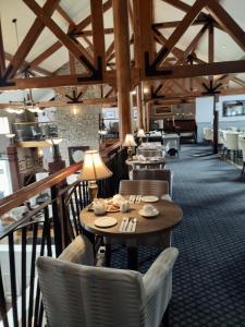 Restoran või mõni muu söögikoht majutusasutuses Mill Park Hotel