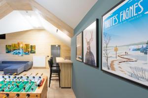 A television and/or entertainment centre at Gîte DDS