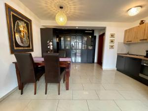 Kuchyň nebo kuchyňský kout v ubytování Wunderschönes Apartment in der Goldstadt Pforzheim