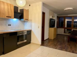 Kuchyň nebo kuchyňský kout v ubytování Wunderschönes Apartment in der Goldstadt Pforzheim