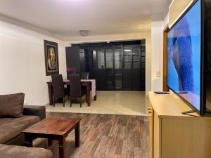 TV a/nebo společenská místnost v ubytování Wunderschönes Apartment in der Goldstadt Pforzheim