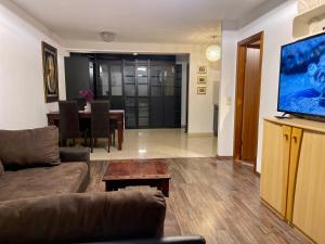 TV a/nebo společenská místnost v ubytování Wunderschönes Apartment in der Goldstadt Pforzheim